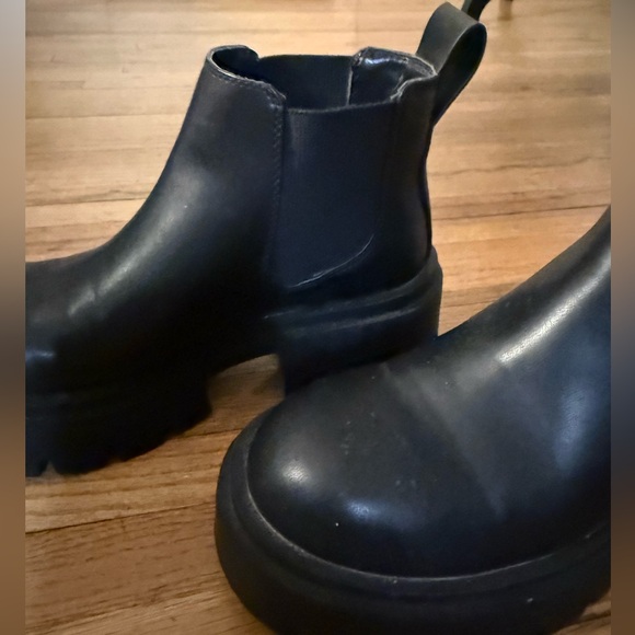 H&M Black Chunky Chelsea Boots - Picture 3 of 4